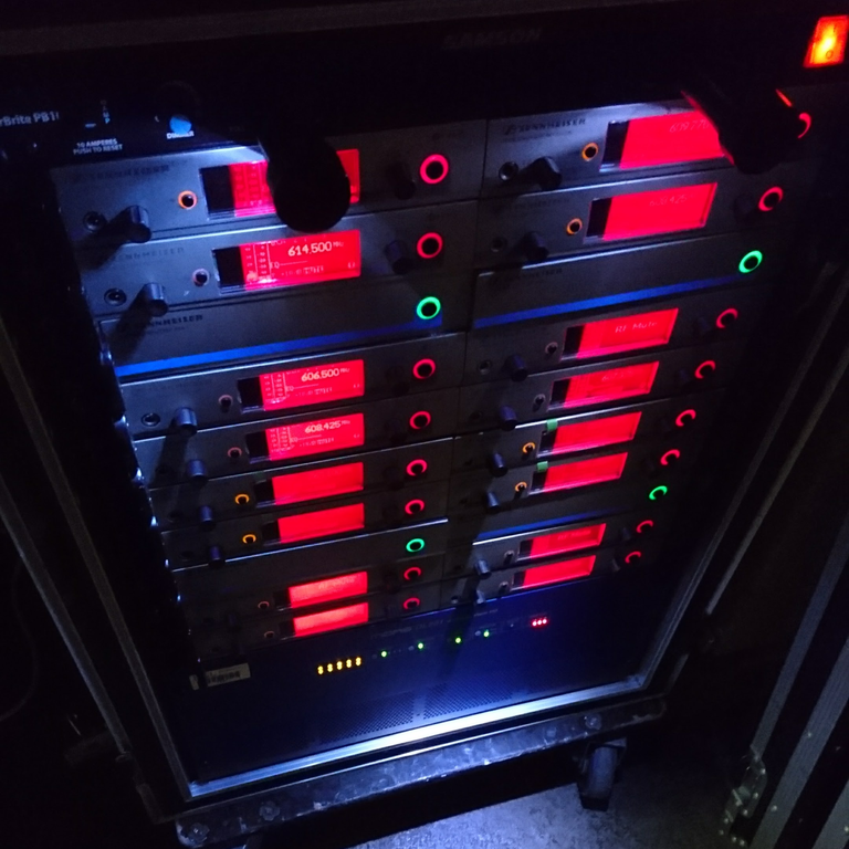 Radio_Mic_Rack(Cropped)_(cropped)